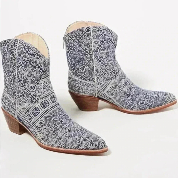 Momo New York x Anthropologie MOSAIC INDIGO WESTERN BOOTS in batik print, 40 - Picture 1 of 15